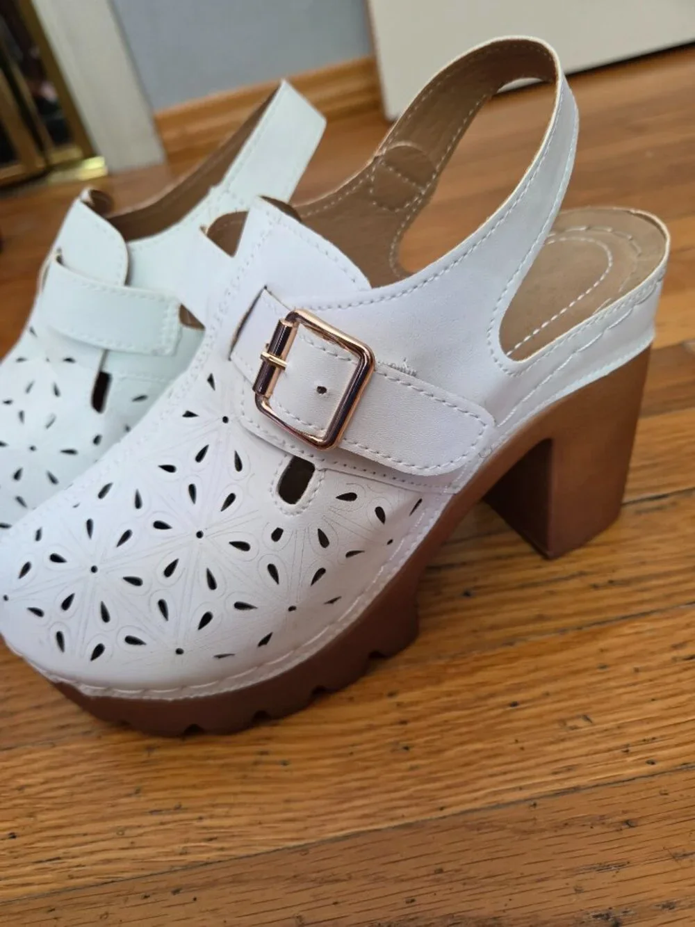 Tagold Women's platform sandals NWOT